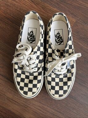Vans Checkerboard Lace-Up Sneakers - Black and Cream 4.5 youth/6 women